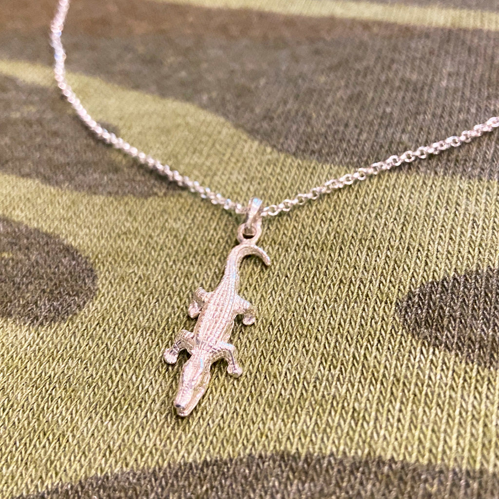 Alligator pendant fashion